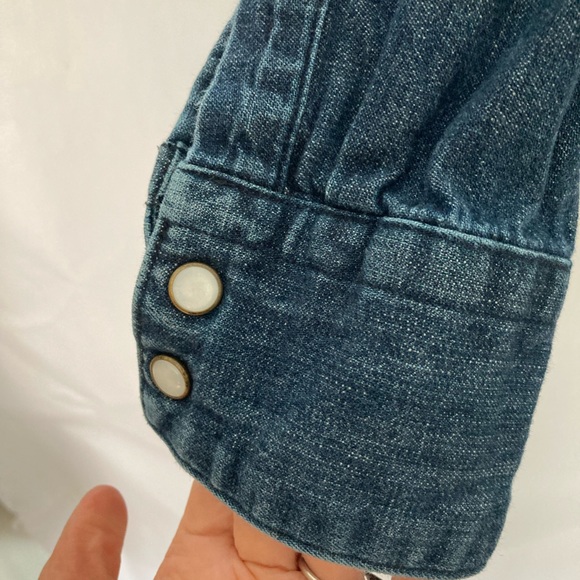 LEVI’S JEAN SHIRT. - Picture 5 of 7